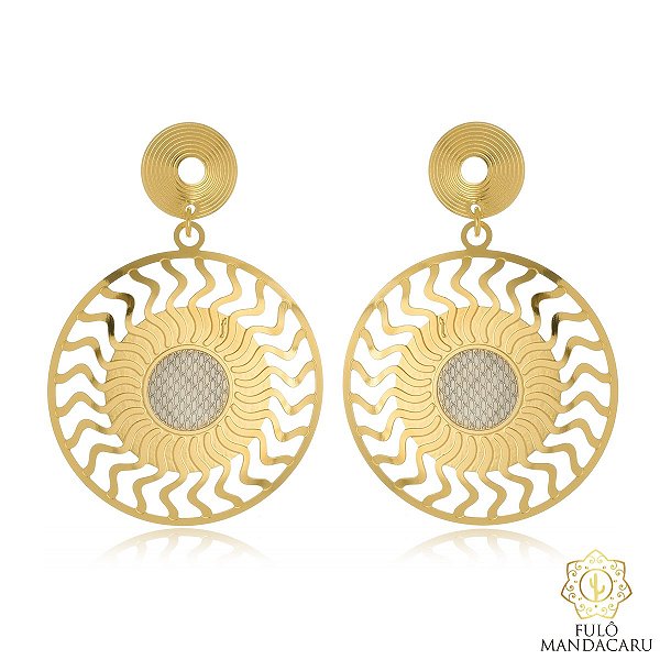 Brinco tipo mandala com detalhes de aplique de ródio