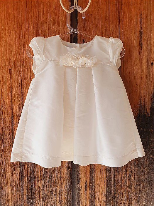 Vestido baby dior tafet off white com broche