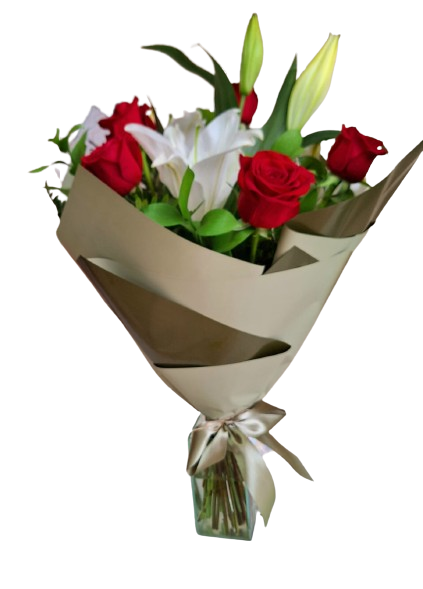 Buquê com rosas importadas e lírio
