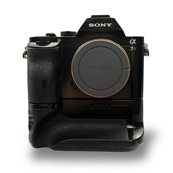 Câmera Sony Alpha a7R Mirrorless com Grip - Seminova