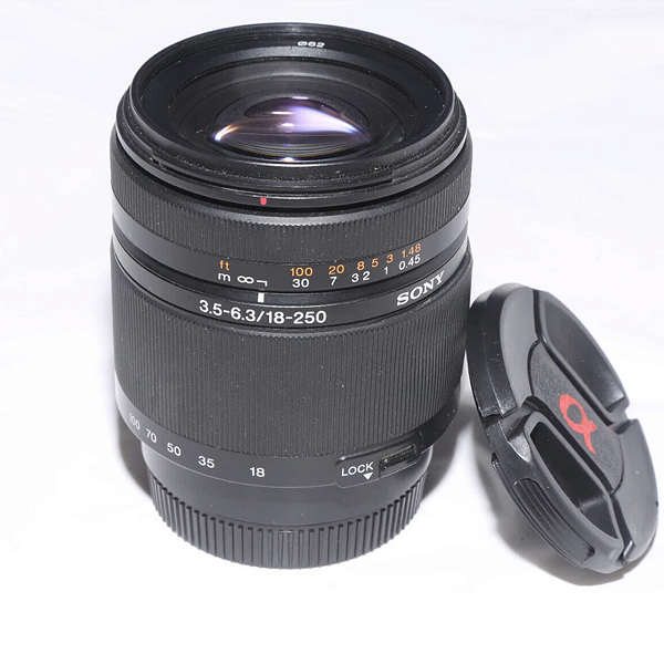Lente Sony DT 18-250mm f/3.5-6.3 - Seminovo