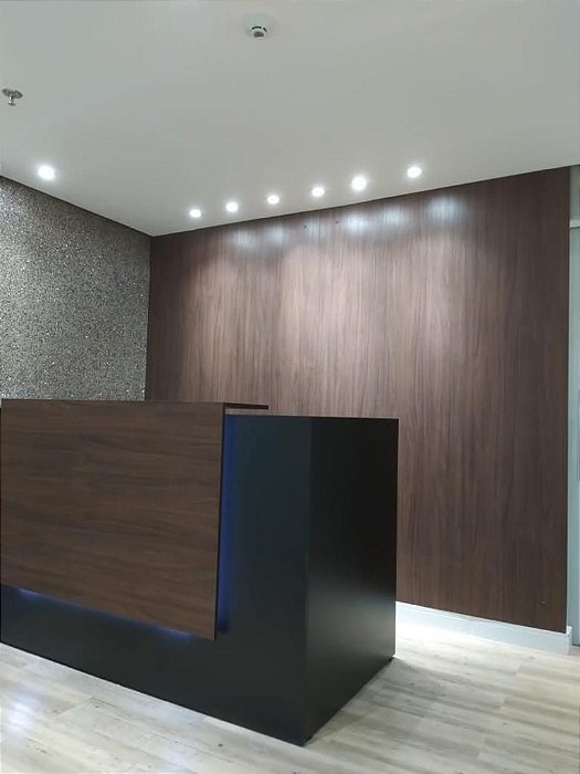 Balcão atendimento Linea com painel