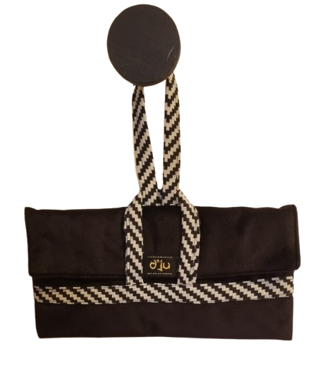 Clutch Preta Transpassada