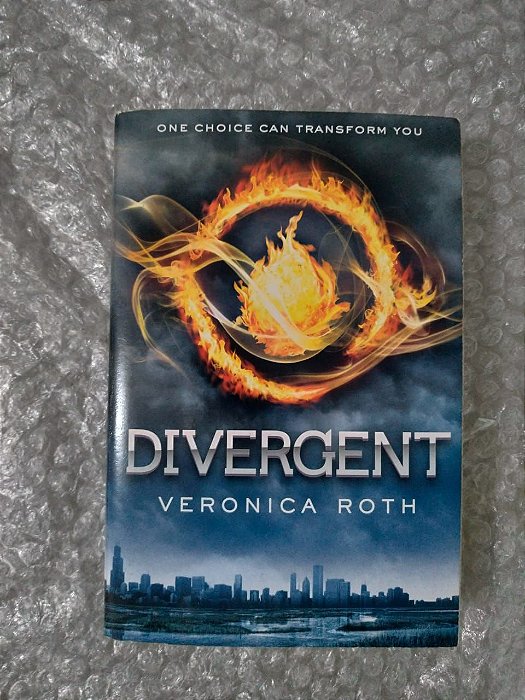 Divergent - Veronica Roth (Leitura em Inglês)