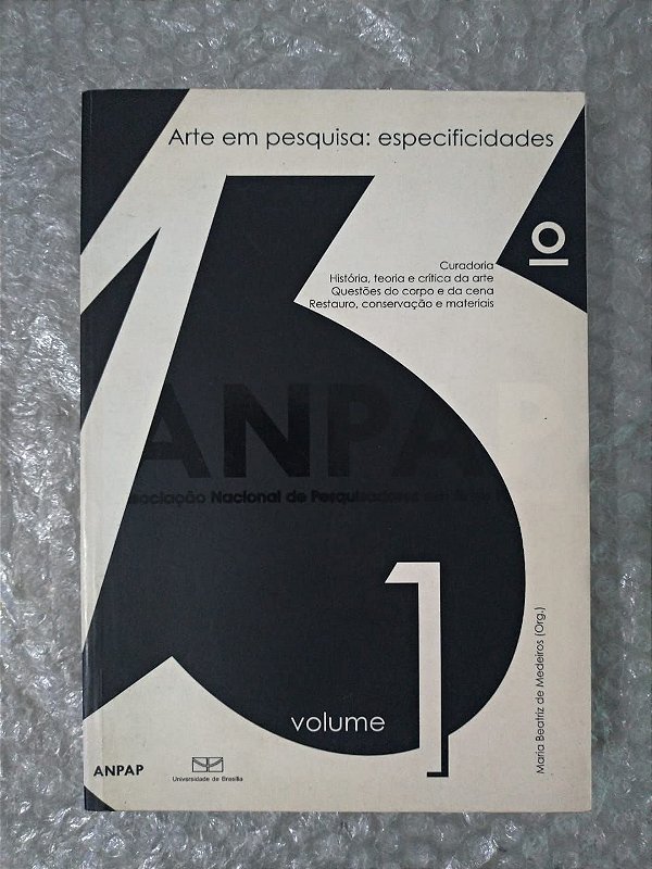 Arte em Pesquisa: Especificidades  volume 1 - Maria Beatriz de Medeiros (Org.)