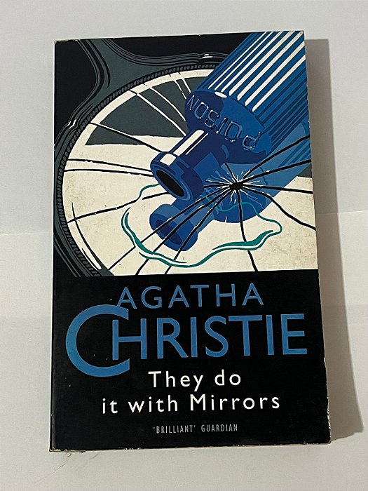 They do it with mirrors - Agatha Christie (inglês)
