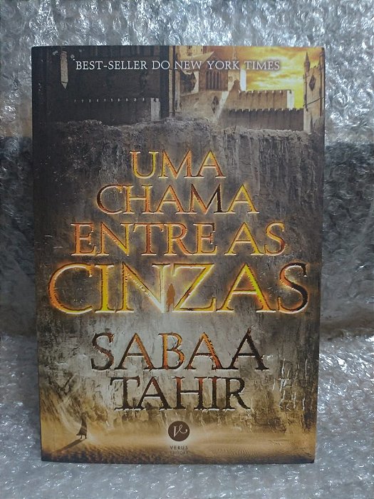 Uma Chama Entre as Cinzas - Sabaa Tahir