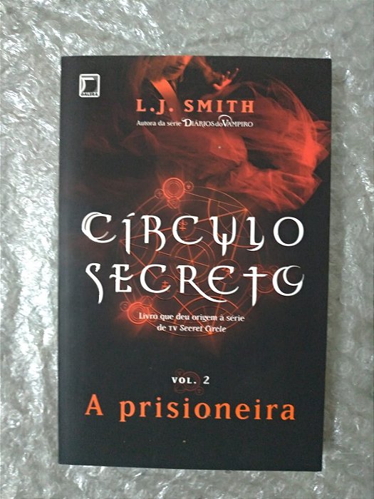 Círculo Secreto vol. 2: A Prisioneira - L. J. Smith (amarelado)