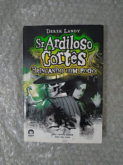 Ser. Ardiloso Cortês: Brincando com Fogo - Derek Landy