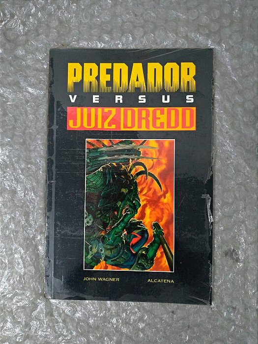 Predador Versus Juiz Dredo - John Wagner