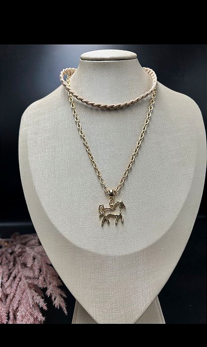 Chocker Trançada com Correntinha e Pingente de Cavalo