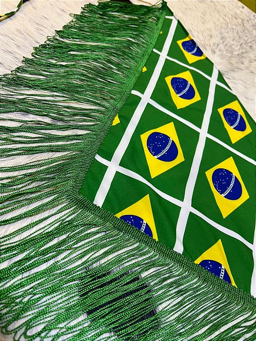 Lenço de Franjas com Estampa de Bandeiras dos Brasil