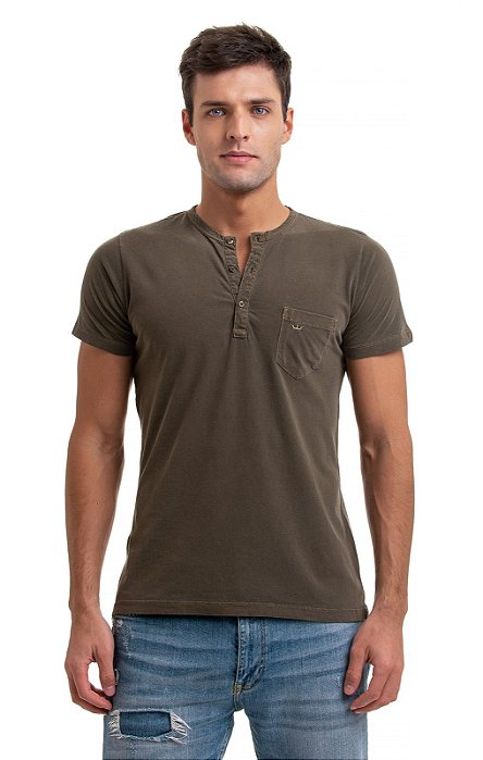 Camiseta henley portuguesa manga curta verde musgo