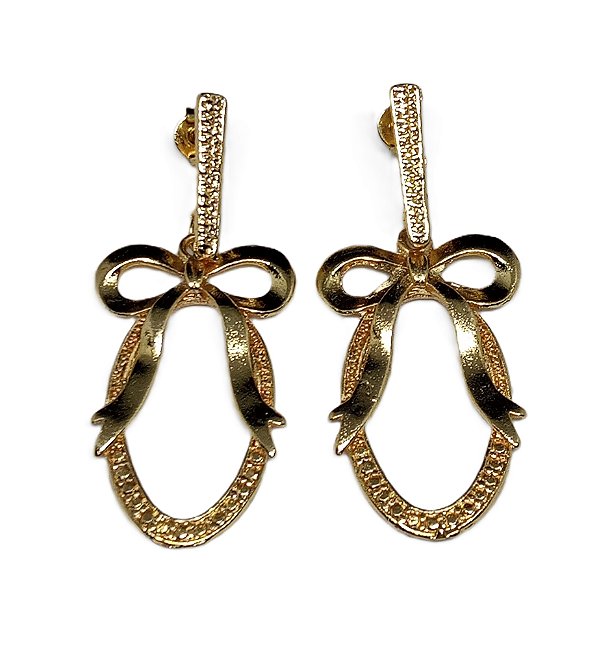 Brinco Laço vazado Oval banhado a ouro 5cm