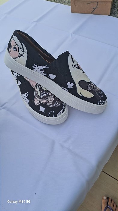 Tênis Slip Alice no País das Maravilhas Black a Pronta Entrega.