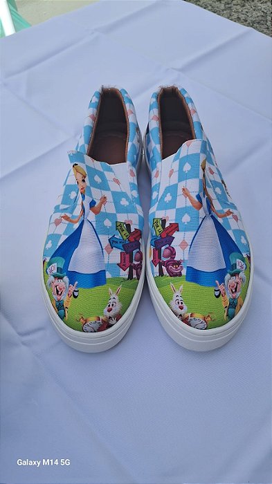 Tênis Slip Alice no País das Maravilhas a Pronta Entrega.