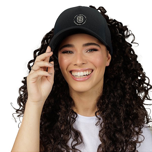 Boné Aberto com Revestimento Interno de Cetim Urban Preto - Super Cacheada