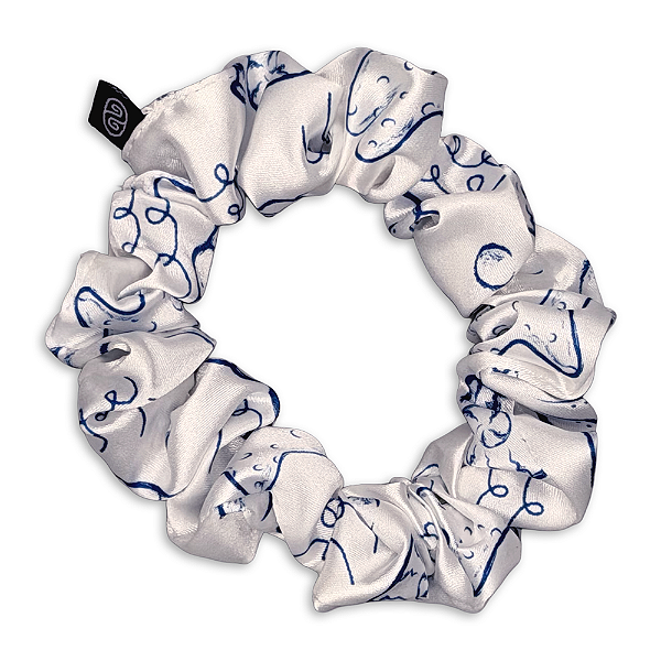 Xuxinha Tradicional de Cetim Premium Antifrizz Pérolas do Mar - Branca com Azul - Super Cacheada