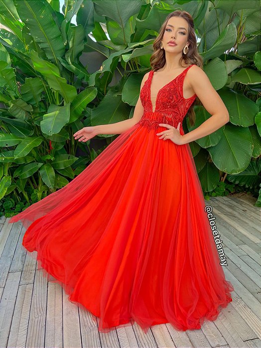 Vestido de festa longo, com bordado em pedraria com decote v - Coral