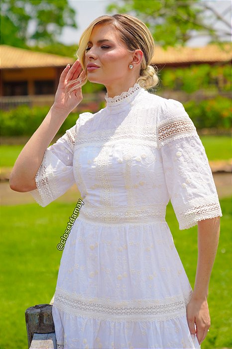 Vestido de noiva midi Jéssica, em renda com gola alta - Off White - Vestidos  de festa e casamento civil