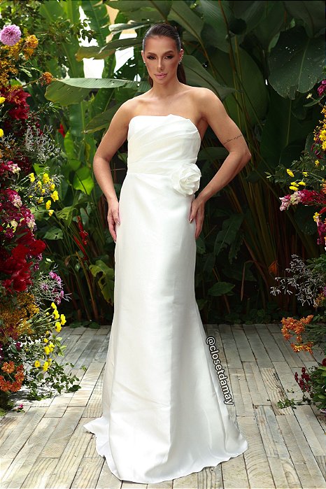 Vestido de noiva longo, tomara que caia, drapeado no busto e detalhe floral - Branco