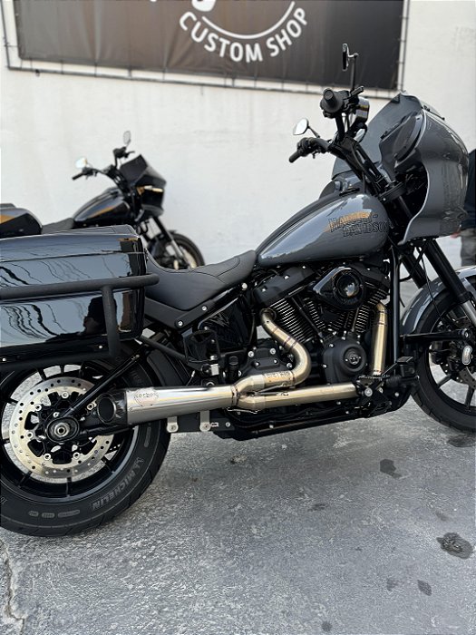 HI+FLO Series - Escapamento 2X1 Dynamite Crew - Softail 18-UP