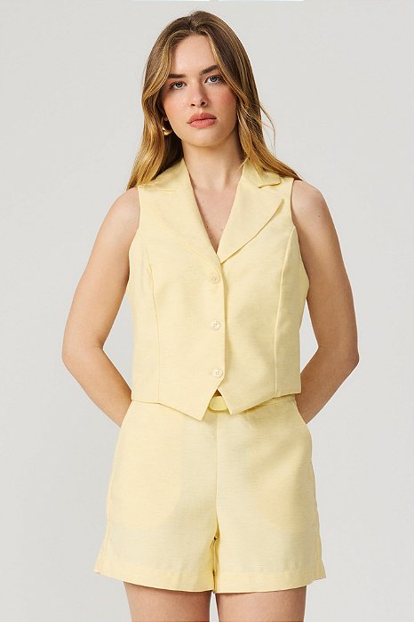 short amarelo manteiga