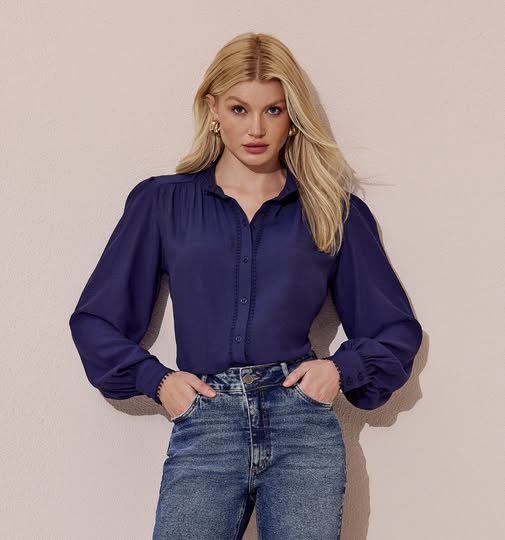 camisa azul feminina