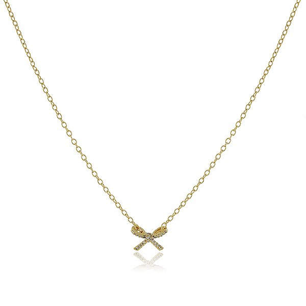 GARGANTILHA COM PINGENTE LACINHO TRABALHADO EM MICROZIRCÔNIAS CRISTAIS BANHADA A OURO 18K