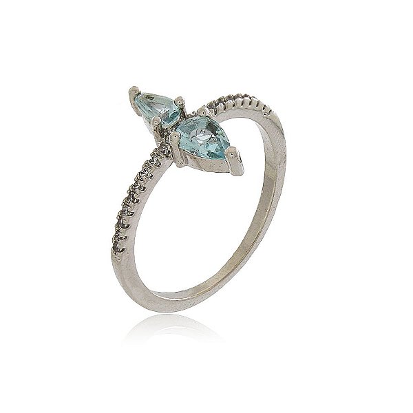 ANEL TRABALHADO EM MICROZIRCÔNIAS E CRISTAL AZUL BANHADO EM RÓDIO BRANCO