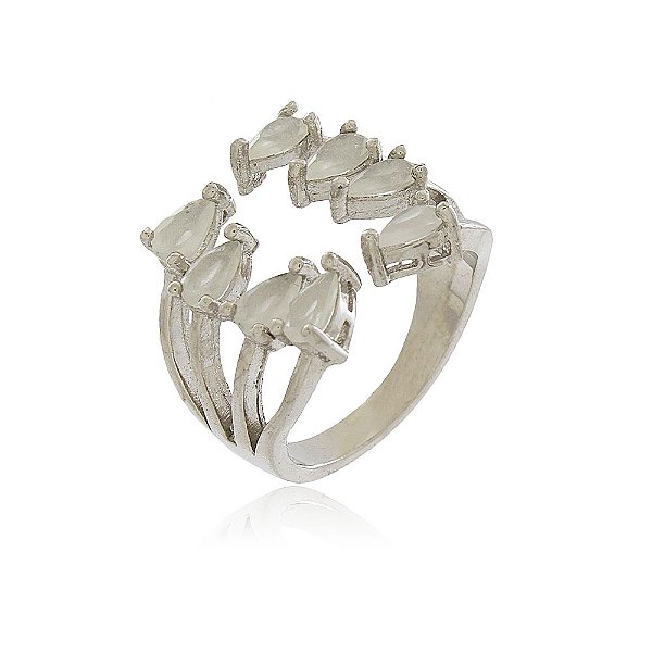 ANEL COM REGULAGEM FRONTAL TRABALHADO EM CRISTAIS COR VELA BANHADO EM RÓDIO BRANCO