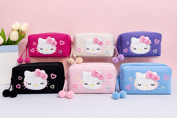 NECESSARIE/ESTOJO COM APLIQUE BORDADO HELLO KITTY