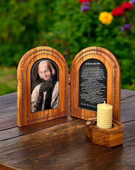 Díptico em Madeira Entalhada Estampa com Resina - São João Maria Vianney