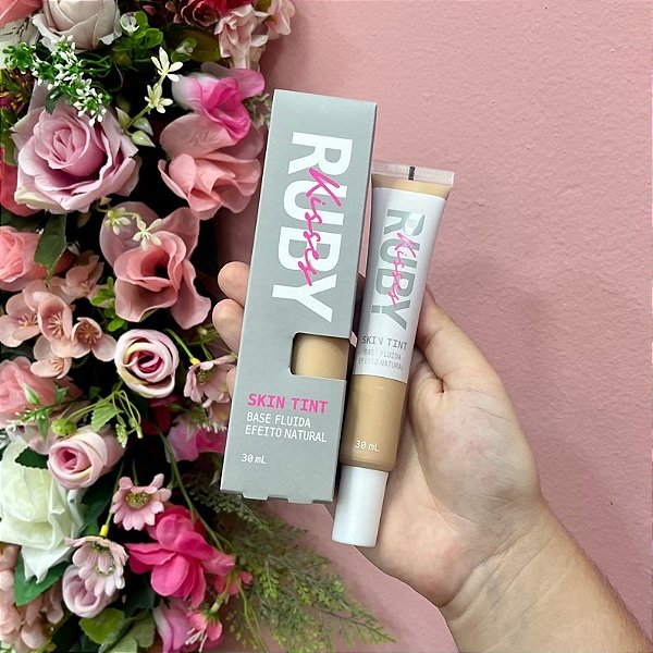 RUBY KISSES BASE FLUIDA EFEITO NATURAL 105 CLARO ROSADO