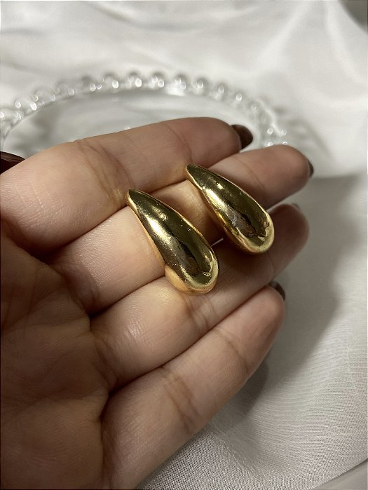 1 par de brinco gota dourado