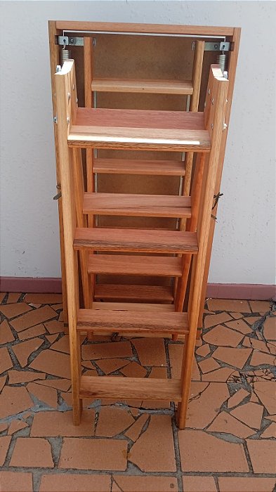 Escada Merco para Sótão Madeira 3,00m 58cm x 117cm -- ( Vão no teto 60cm x 119cm ) --