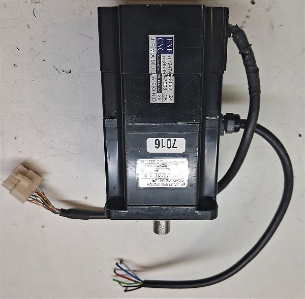 SERVO MOTOR SGMP-04AW14B