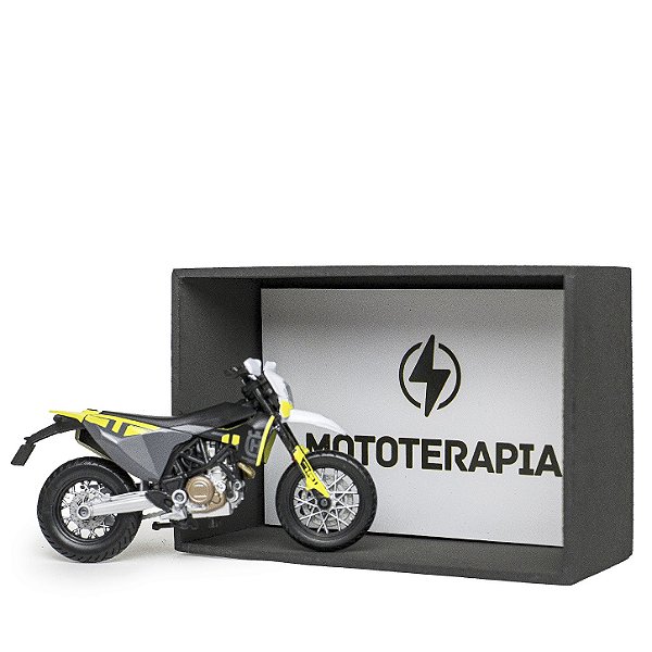 Kit Miniatura Husqvarna 701 Supermoto 1:18 com Expositor e Postal