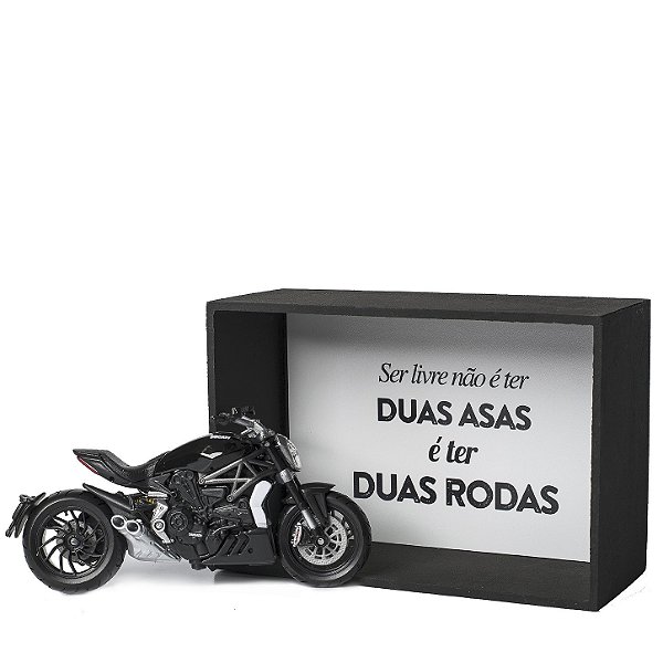 Kit Miniatura Ducati XDiavel S 1:18 com Expositor e Postal