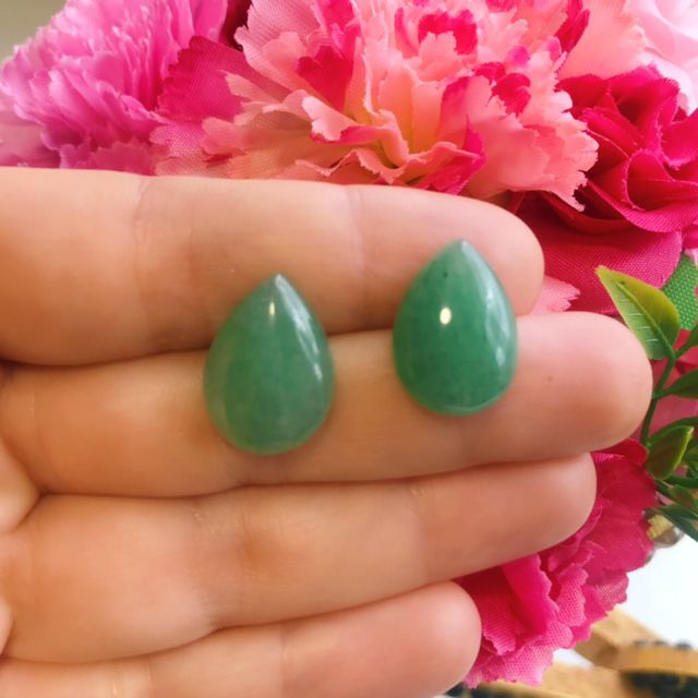 Brinco Pequeno de Pedra Natural - Quartzo Verde