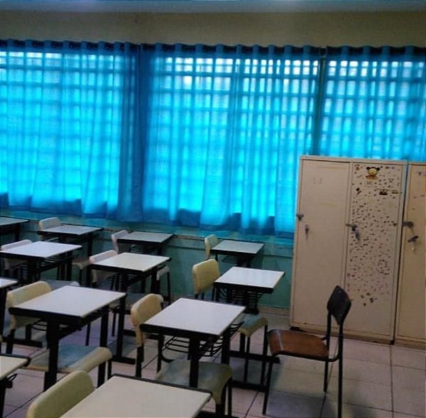 Cortina Azul Sala de Aula