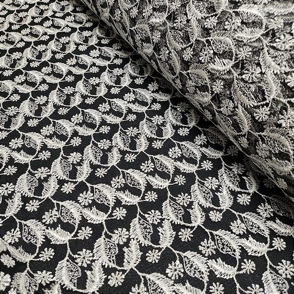 Renda Guipir Bordada Preta 1,55x1,00m Com Flores Prata