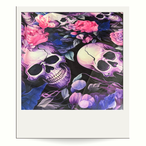 Tecido Cetim Estampado Digital Caveira e Rosas Roxo 1,40m P/ Bandanas Abutris