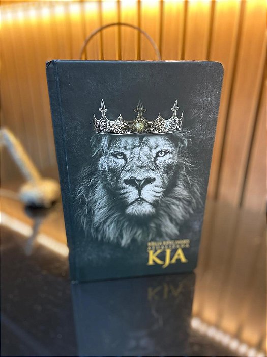 Bíblia King James Atualizada Slim Capa Dura Leão Rei Dos Reis Capa Dura