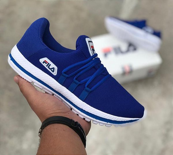 tenis fila azul e branco