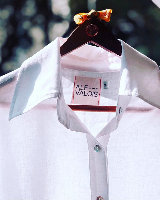 camisa clássica em cambraia
