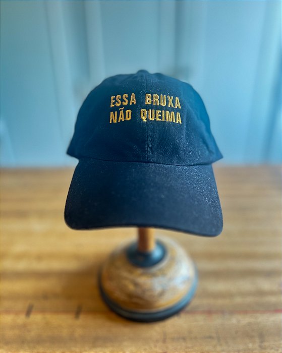 Boné ESSA BRUXA NÃO QUEIMA
