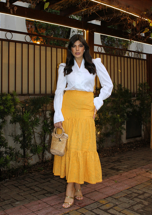 Saia Midi Amarela em Laise com Camadas – Elegância e Feminilidade na Moda Evangélica