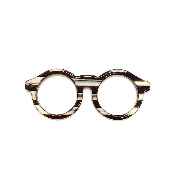 PINGENTE OCCHIALINI Modelo: OCLINHOS Cor Chocolate Listra - Traga personalidade para seu estilo de vida, com os óculos da BLESS OPTICAL. PINGENTE OCCHIALINI Modelo: OCLINHOS Cor Chocolate Listra - Traga personalidade para seu estilo de vida, com os óculos da BLESS OPTICAL.