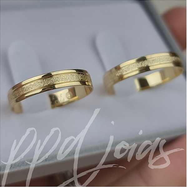 Par de Alianças Roma Slim (4mm) - Ouro 18k